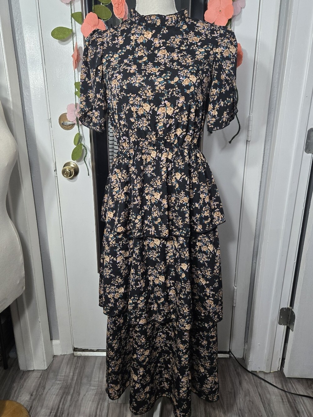 Gomorn Floral Tiered Maxi Dress Sz Medium - Picture 5 of 10